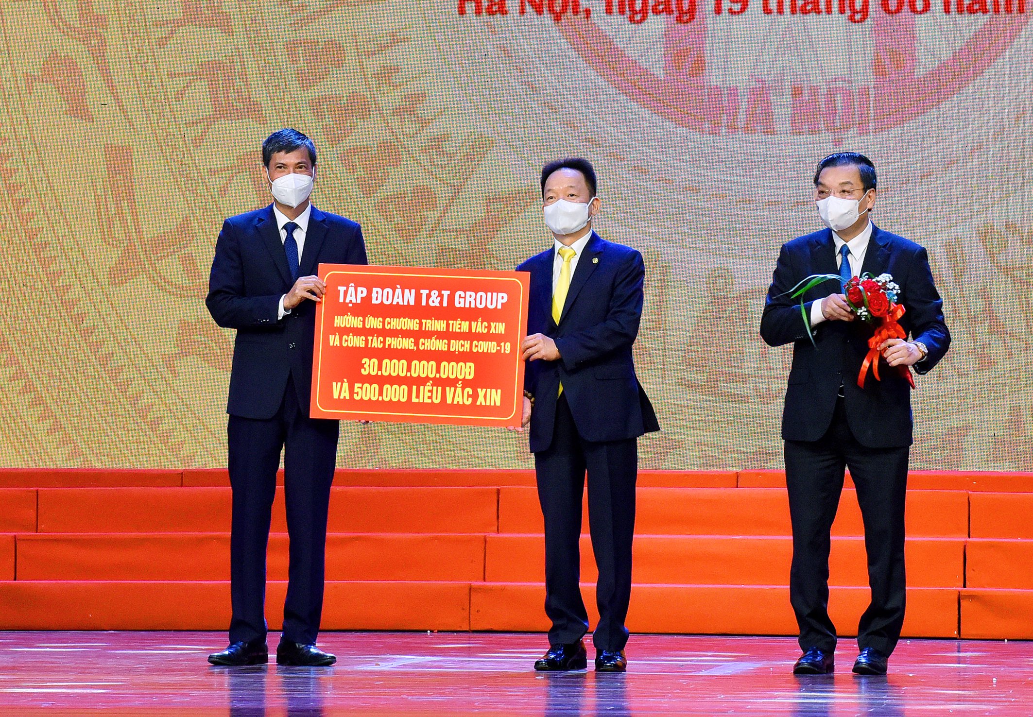 T&T Group ủng hộ 30 tỷ đồng cho chương trình tiêm vắc xin phòng COVID-19 của TP Hà Nội